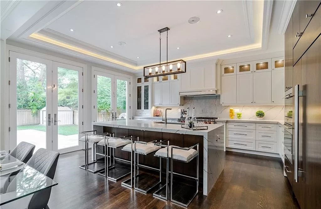 The Custom Built House in Ontario is a master piece home now available for sale. This home located at 1497 Durham St, Oakville, ON L6J 2P4, Canada
