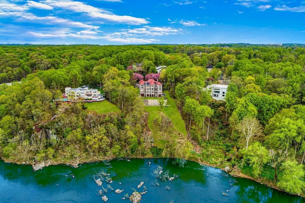 This-11998000-Castle-on-the-Hill-Offers-Priceless-River-Frontage-in-Virginia-1