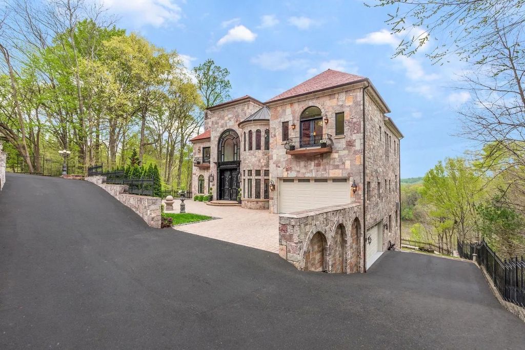 The Home in Virginia is a luxurious home built under European architecture and positioned high above the banks of the Potomac River now available for sale. This home located at 612 Rivercrest Dr, McLean, Virginia; offering 05 bedrooms and 11 bathrooms with 16,000 square feet of living spaces. 