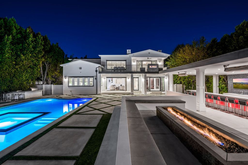 The Home in Encino is one of a kind home nestled in one of the most highly coveted neighborhoods in all of Encino now available for sale. This house located at 17528 Jayden Ln, Encino, California