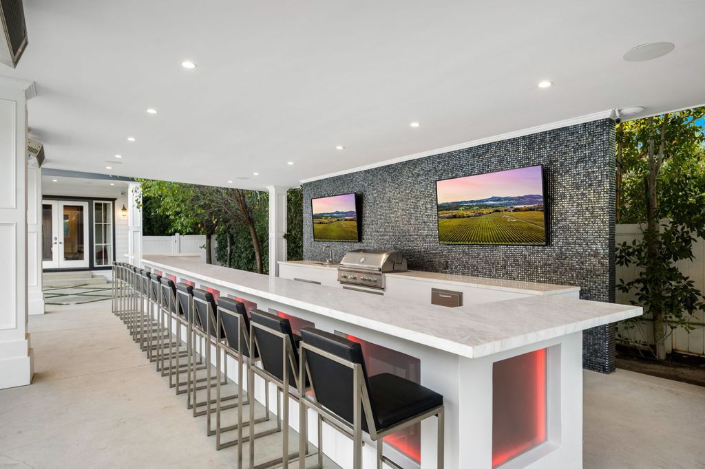 The Home in Encino is one of a kind home nestled in one of the most highly coveted neighborhoods in all of Encino now available for sale. This house located at 17528 Jayden Ln, Encino, California