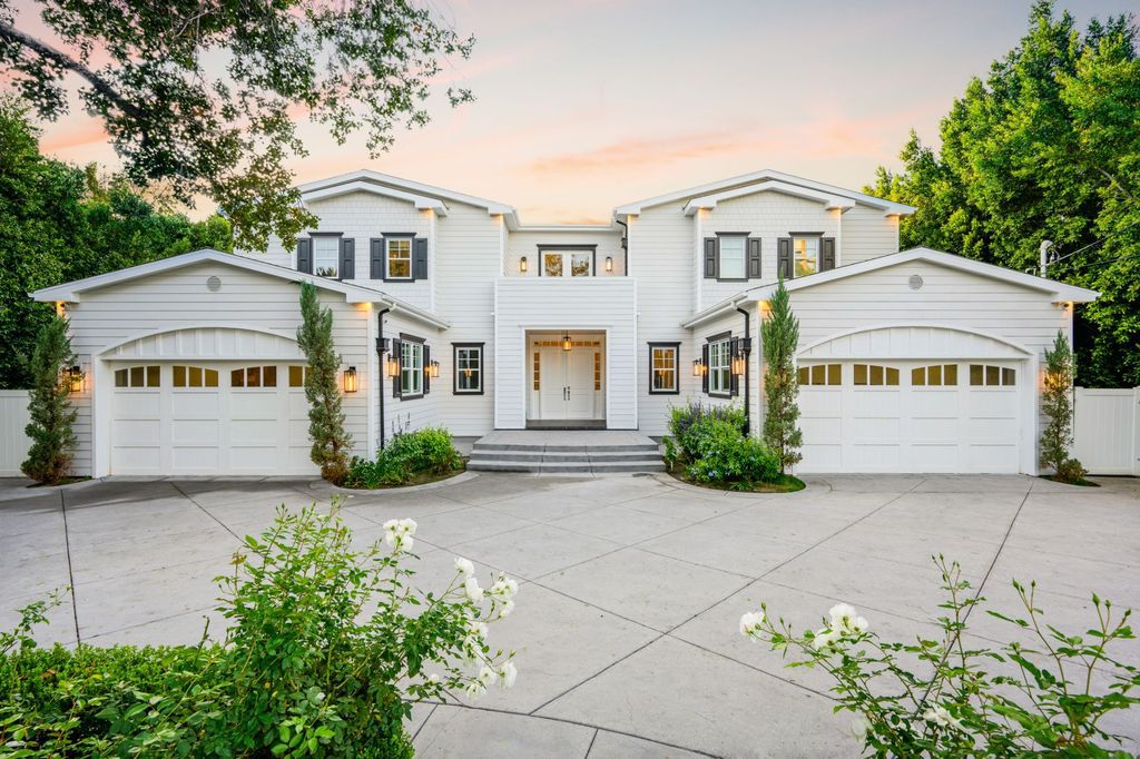 The Home in Encino is one of a kind home nestled in one of the most highly coveted neighborhoods in all of Encino now available for sale. This house located at 17528 Jayden Ln, Encino, California