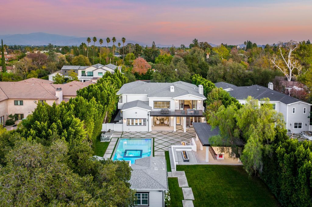 The Home in Encino is one of a kind home nestled in one of the most highly coveted neighborhoods in all of Encino now available for sale. This house located at 17528 Jayden Ln, Encino, California