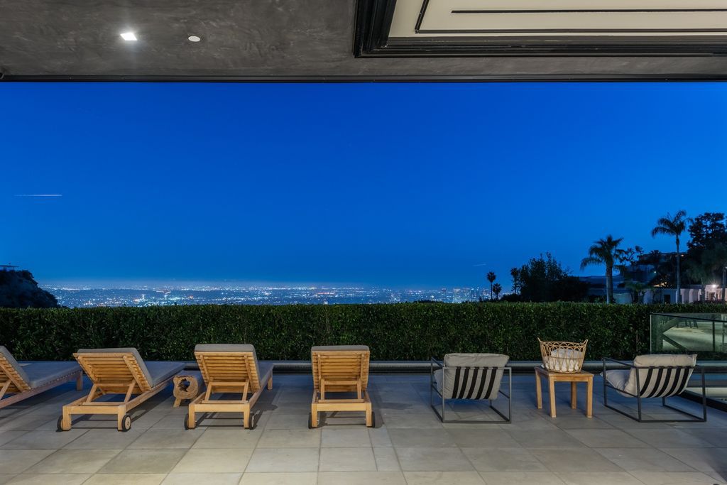 The Home in Los Angeles is a Doheny Estates architectural masterpiece enjoys captivating city and ocean views now available for sale. This house located at 1814 Marcheeta Pl, Los Angeles, California
