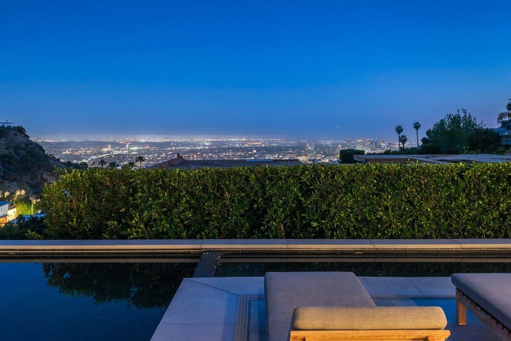 The Home in Los Angeles is a Doheny Estates architectural masterpiece enjoys captivating city and ocean views now available for sale. This house located at 1814 Marcheeta Pl, Los Angeles, California