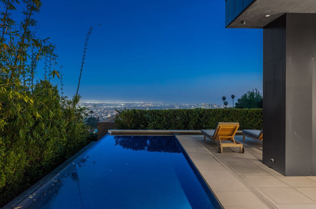 The Home in Los Angeles is a Doheny Estates architectural masterpiece enjoys captivating city and ocean views now available for sale. This house located at 1814 Marcheeta Pl, Los Angeles, California