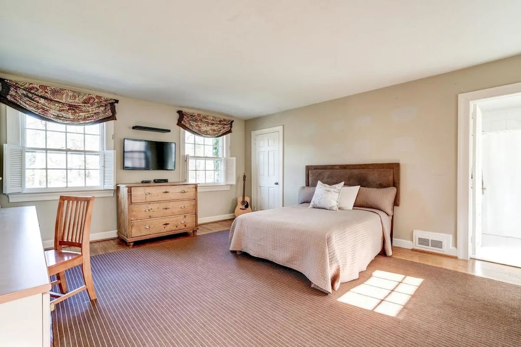 The Home in Virginia is a luxurious home for you to enjoy relaxing moments with family and friends now available for sale. This home located at 2001-2007 Whiteoaks Dr, Alexandria, Virginia; offering 07 bedrooms and 08 bathrooms with 6,450 square feet of living spaces.