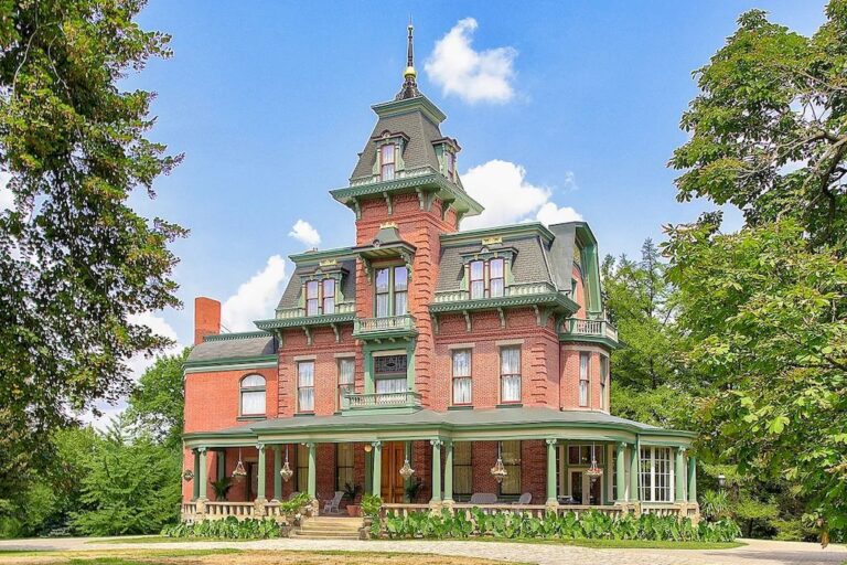 This $3,280,000 Remarkable Residence is Truly a Piece of Art in Pennsylvania