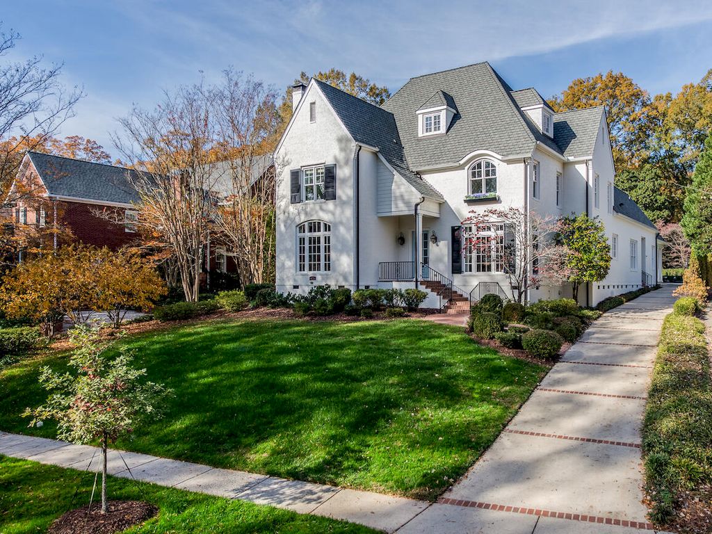 The Home in North Carolina is a luxurious home set on a hill on quiet street in Myers Park now available for sale. This home located at 2027 Princeton Ave, Charlotte, North Carolina; offering 06 bedrooms and 08 bathrooms with 6,355 square feet of living spaces. 