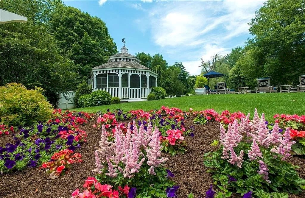 This-3299000-Charming-Green-Farm-Home-in-Connecticut-Possesses-Timeless-and-Gracious-Interior-11