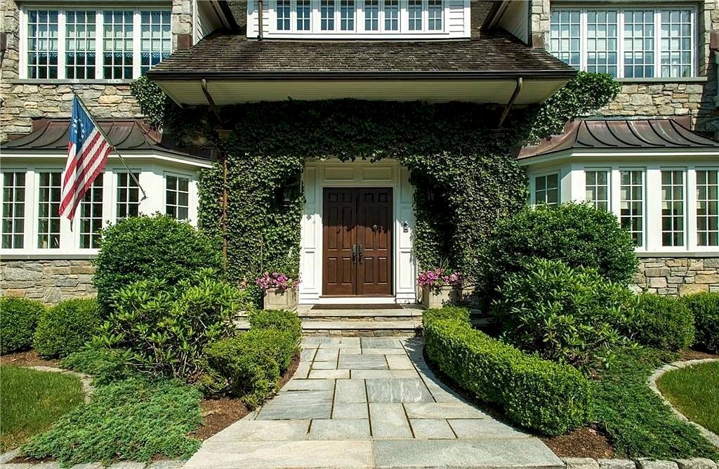 This-3299000-Charming-Green-Farm-Home-in-Connecticut-Possesses-Timeless-and-Gracious-Interior-18