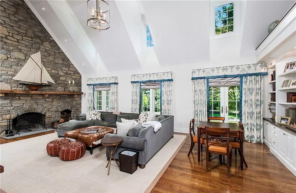 You can make a traditional sofa out of close to nature, following the country theme. The glass on the roof is intertwined with the spire roof architecture, allowing the room to be flooded with light. The area around the stone fireplace makes a really classic landscape. Not only that, but the choices of the center table and ottoman chair next to the grey sofa set reflects the sophistication of the design.