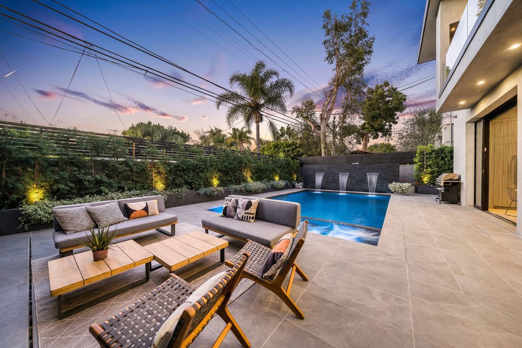 The Home in West Hollywood is an architectural gated masterpiece has entertainer’s backyard showcases heated Zero edge pool and over-sized spa now available for sale. This home located at 813 N Laurel Ave, Los Angeles, California