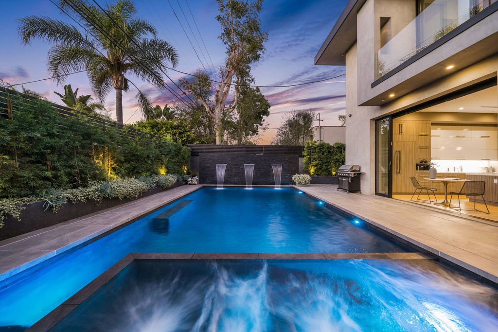 The Home in West Hollywood is an architectural gated masterpiece has entertainer’s backyard showcases heated Zero edge pool and over-sized spa now available for sale. This home located at 813 N Laurel Ave, Los Angeles, California