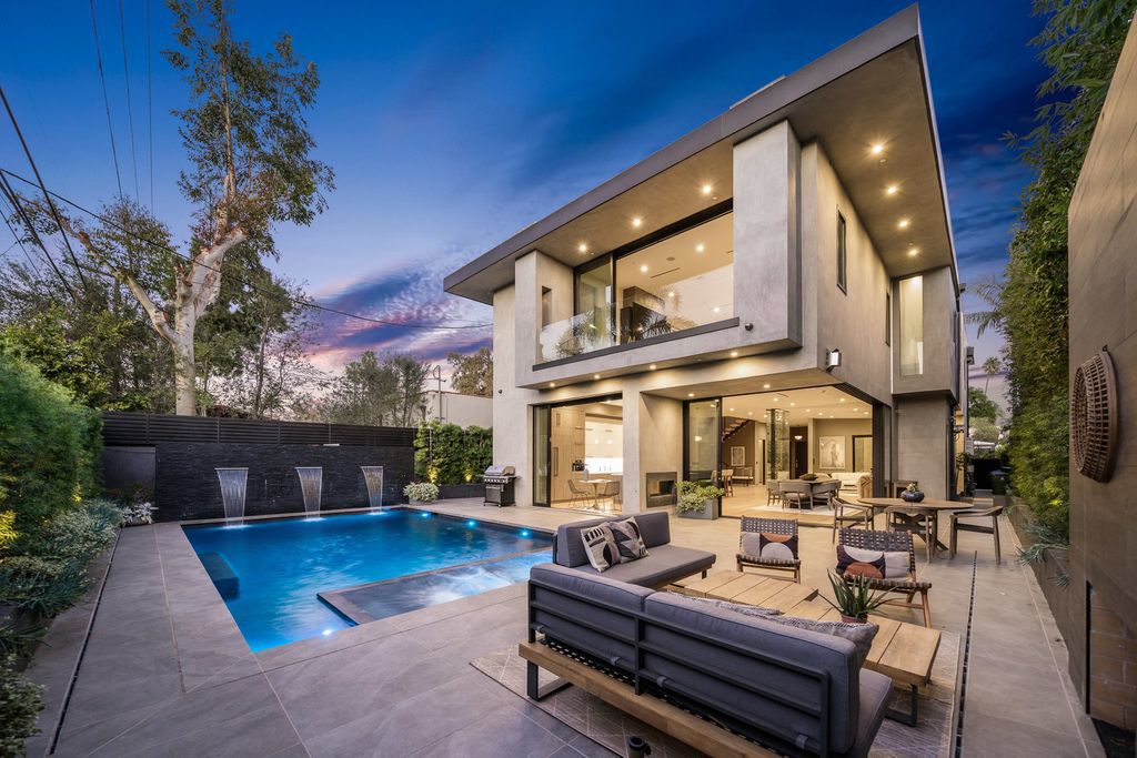 The Home in West Hollywood is an architectural gated masterpiece has entertainer’s backyard showcases heated Zero edge pool and over-sized spa now available for sale. This home located at 813 N Laurel Ave, Los Angeles, California