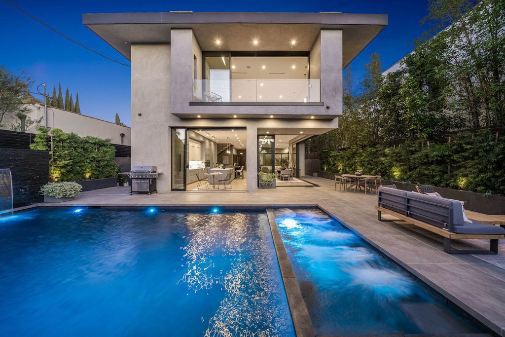 The Home in West Hollywood is an architectural gated masterpiece has entertainer’s backyard showcases heated Zero edge pool and over-sized spa now available for sale. This home located at 813 N Laurel Ave, Los Angeles, California