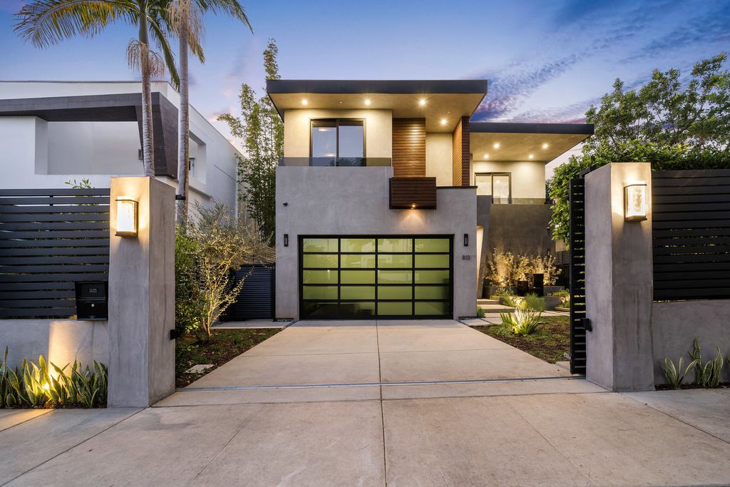 The Home in West Hollywood is an architectural gated masterpiece has entertainer’s backyard showcases heated Zero edge pool and over-sized spa now available for sale. This home located at 813 N Laurel Ave, Los Angeles, California