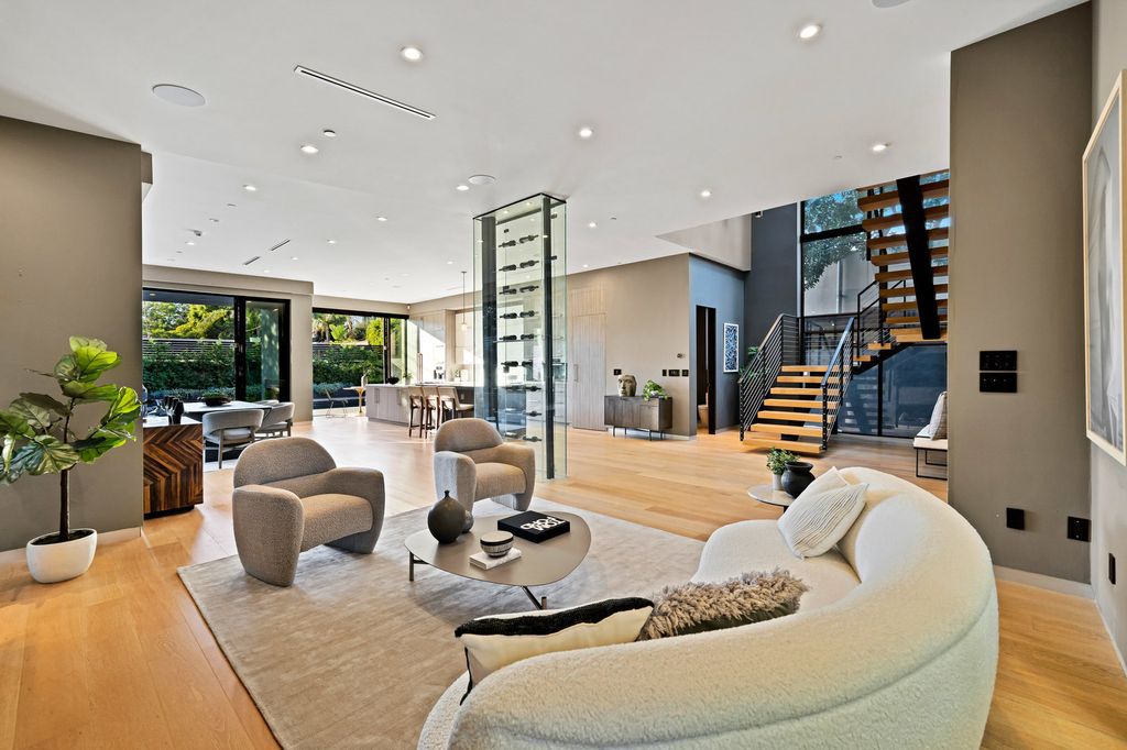 This-3799000-Architectural-Gated-Home-in-West-Hollywood-has-a-Stunning-Float-Staircase-30