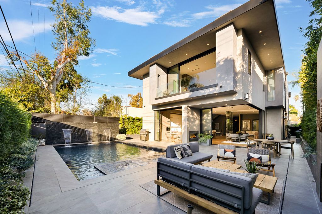 The Home in West Hollywood is an architectural gated masterpiece has entertainer’s backyard showcases heated Zero edge pool and over-sized spa now available for sale. This home located at 813 N Laurel Ave, Los Angeles, California