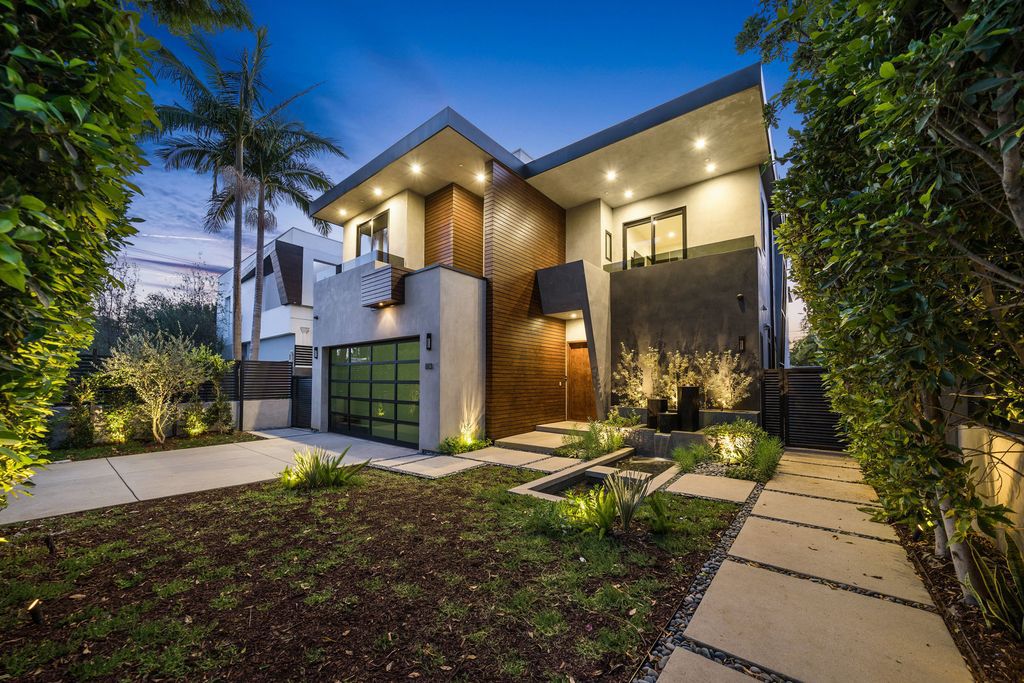 The Home in West Hollywood is an architectural gated masterpiece has entertainer’s backyard showcases heated Zero edge pool and over-sized spa now available for sale. This home located at 813 N Laurel Ave, Los Angeles, California