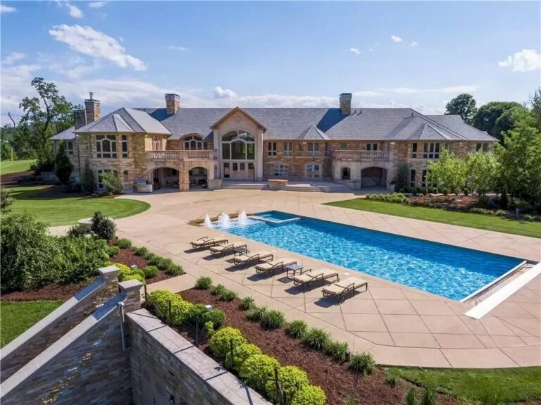 This $3,900,000 Beautiful Estate Affords Stunning Panoramic Views of Lush Greenery in Pennsylvania