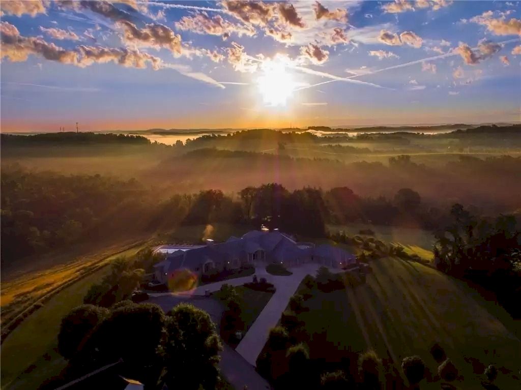 This-3900000-Beautiful-Estate-Affords-Stunning-Panoramic-Views-of-Lush-Greenery-in-Pennsylvania-24