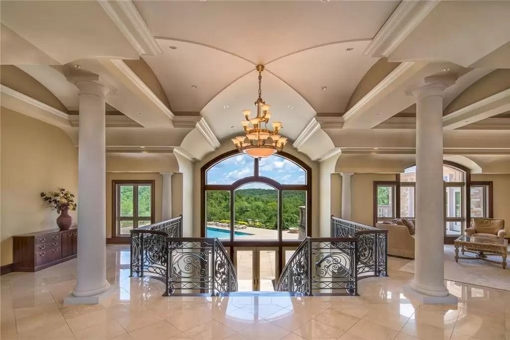 This-3900000-Beautiful-Estate-Affords-Stunning-Panoramic-Views-of-Lush-Greenery-in-Pennsylvania-3