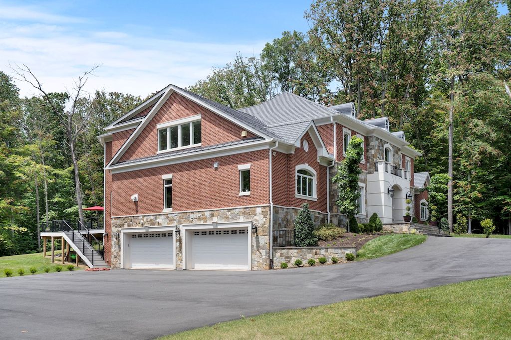 The Home in Virginia is a luxurious home surrounded by picturesque wooded parkland and lush greenery now available for sale. This home located at 119 Clarks Run Rd, Great Falls, Virginia; offering 06 bedrooms and 08 bathrooms with 13,000 square feet of living spaces.