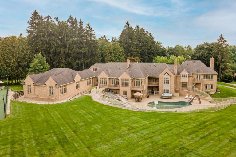 This $4,200,000 Magnificent Home with Resort-like Amenities Built for Entertaining in Michigan