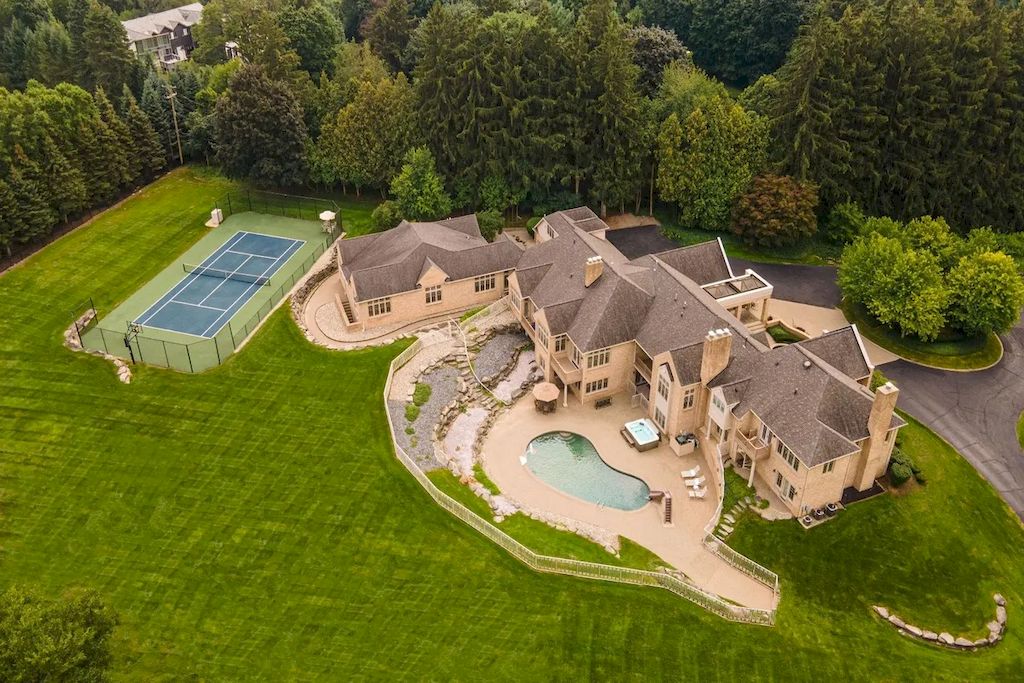 The Home in Michigan is a luxurious home possessing a lovely courtyard with fountain and refined interiors now available for sale. This home located at 1100 Orchard Ridge Rd, Bloomfield Hills, Michigan; offering 06 bedrooms and 11 bathrooms with 14,900 square feet of living spaces.