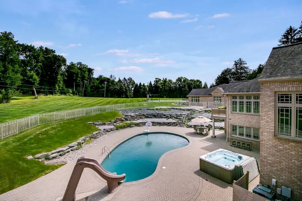 This-4200000-Magnificent-Home-with-Resort-like-Amenities-Built-for-Entertaining-in-Michigan-43