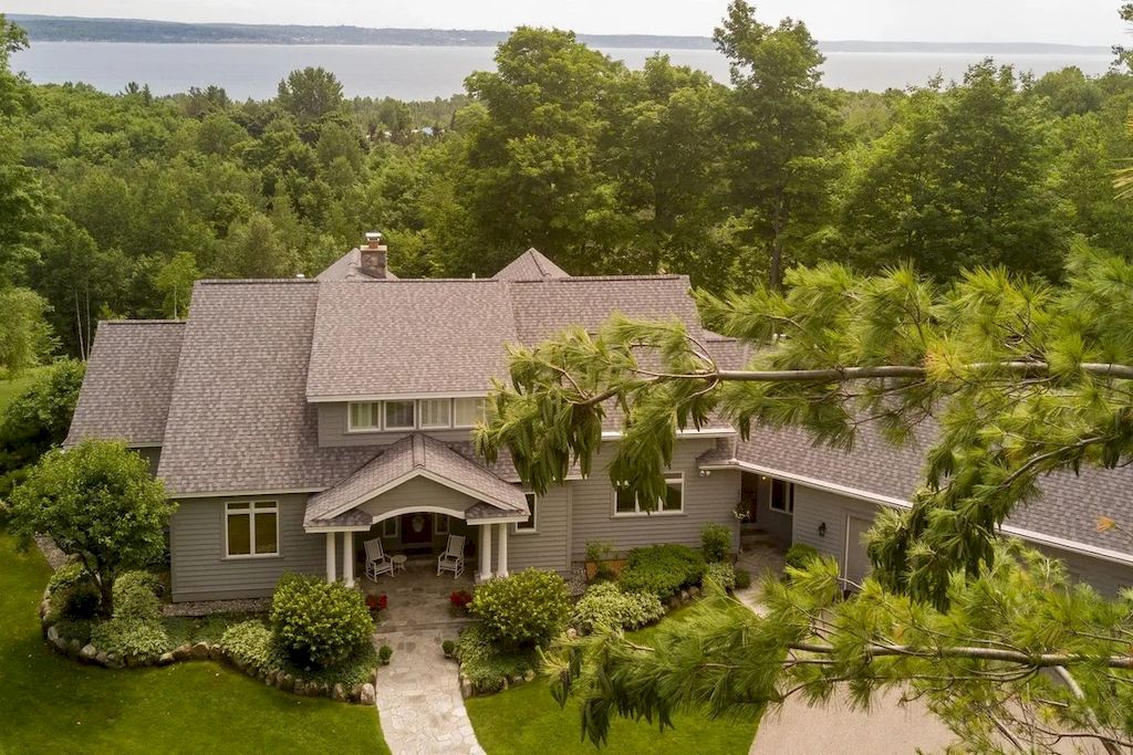 This-4250000-Unique-and-Iconic-Home-Features-Notable-Detailing-in-Michigan-3