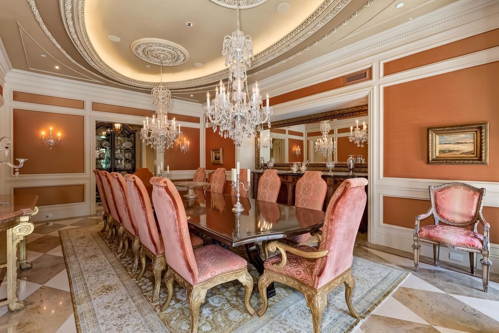 This-45000000-Palatial-Italian-Mansion-in-Beverly-Hills-is-a-Perfect-Blend-of-Elegant-Design-and-Sumptuous-Comfort-13