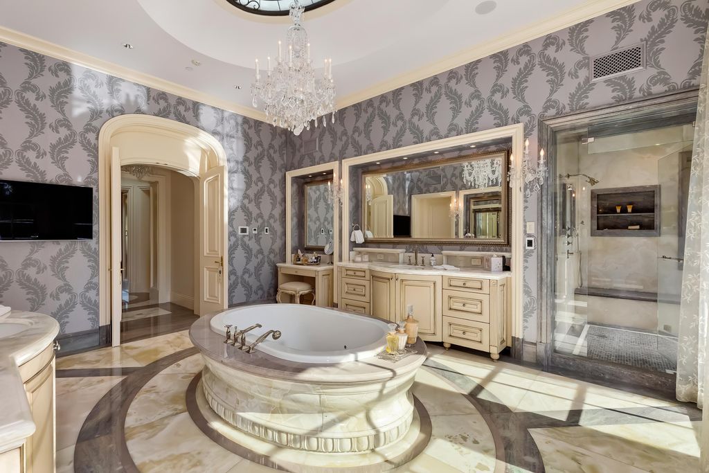 The Mansion in Beverly Hills is a palatial Italian manor with perfect blend of elegant design, flawless artistry and sumptuous comfort now available for sale. This home located at 1006 N Roxbury Dr, Beverly Hills, California