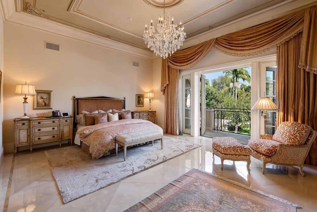 The Mansion in Beverly Hills is a palatial Italian manor with perfect blend of elegant design, flawless artistry and sumptuous comfort now available for sale. This home located at 1006 N Roxbury Dr, Beverly Hills, California