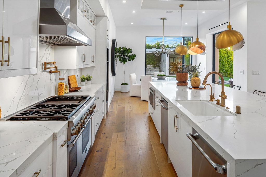 The Home in Los Angeles is an immaculately done 2018 modern residence located south of Melrose Avenue in LA's lively Fairfax District now available for sale. This home located at 445 N Fuller Ave, Los Angeles, California