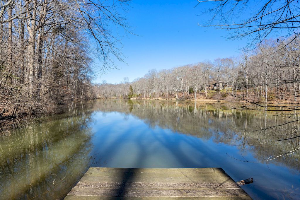 The Home in Virginia is a luxurious home which is impressive in scale and design now available for sale. This home located at 448 River Bend Rd, Great Falls, Virginia; offering 07 bedrooms and 12 bathrooms with 17,950 square feet of living spaces.