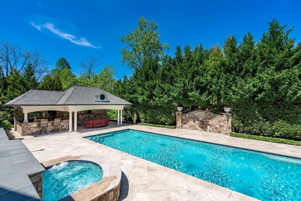 This-5995000-French-Chateaus-Offers-Unparalleled-Lifestyle-of-Leisure-and-Elegance-in-Virginia-37