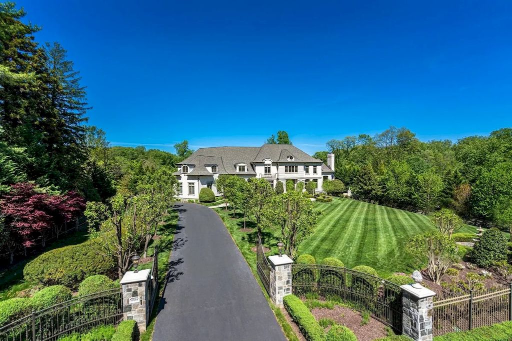 This-5995000-French-Chateaus-Offers-Unparalleled-Lifestyle-of-Leisure-and-Elegance-in-Virginia-43