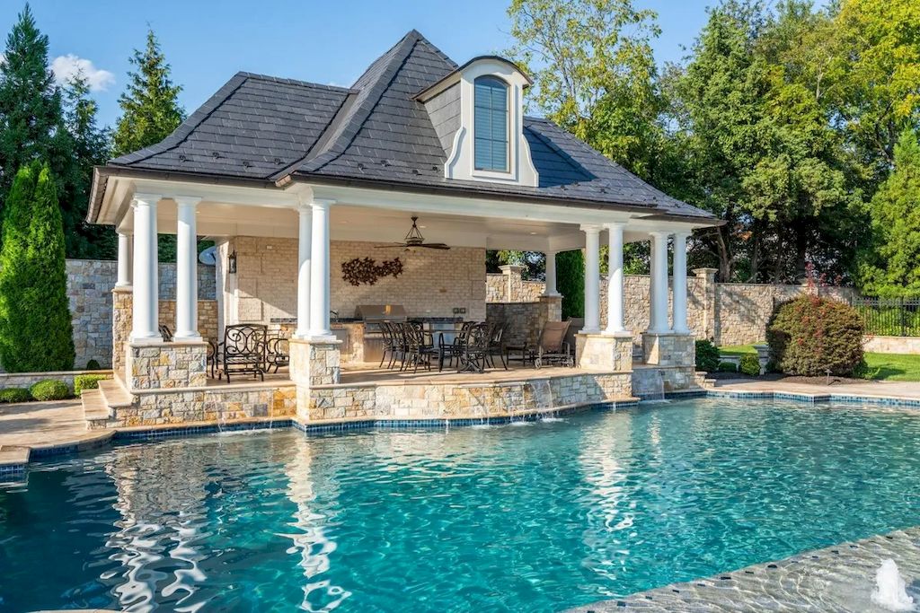 This-6775000-Distinguished-French-Provincial-Estate-Conveys-a-Truly-Resort-like-Life-in-Virginia-32