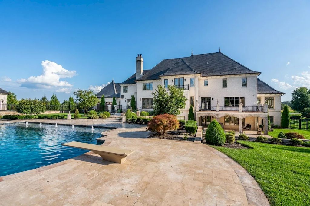 This-6775000-Distinguished-French-Provincial-Estate-Conveys-a-Truly-Resort-like-Life-in-Virginia-33