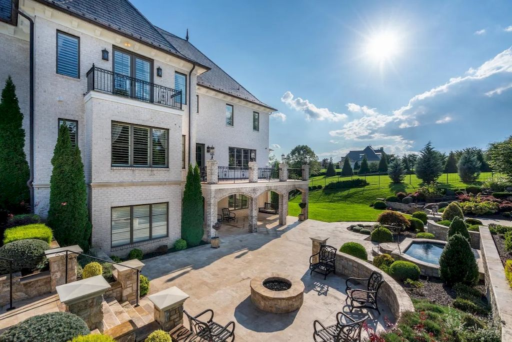 This-6775000-Distinguished-French-Provincial-Estate-Conveys-a-Truly-Resort-like-Life-in-Virginia-34