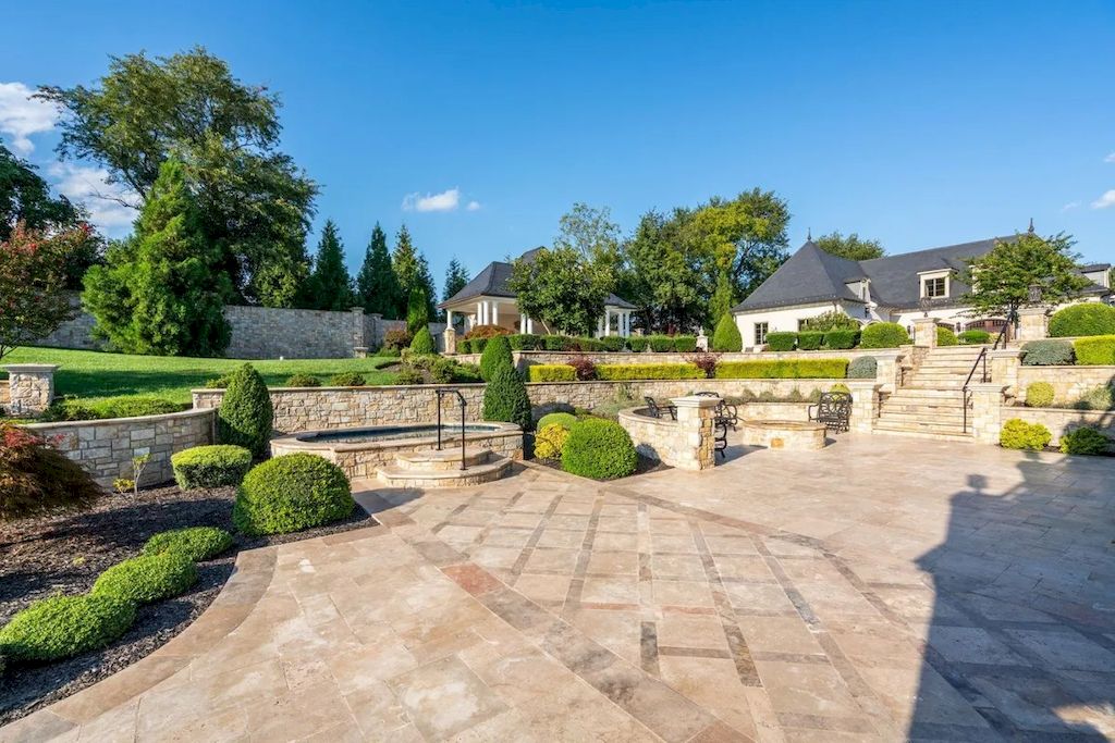This-6775000-Distinguished-French-Provincial-Estate-Conveys-a-Truly-Resort-like-Life-in-Virginia-35