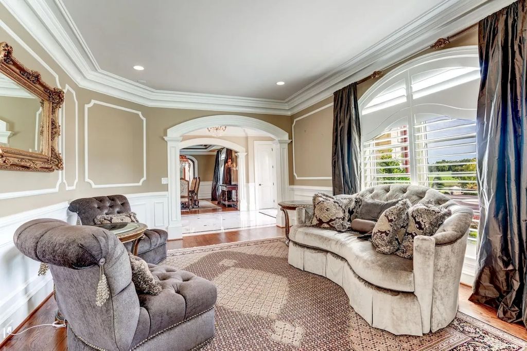 Choosing a gleaming curtain is unquestionably vital for increasing the amount of light in the room. If you're looking for a unique couch, consider this one with a unique shape and decor. This room has the same color tones as the previous one, with an earthen colored rug, a light brown painted wall, and a cream velvet sofa set.