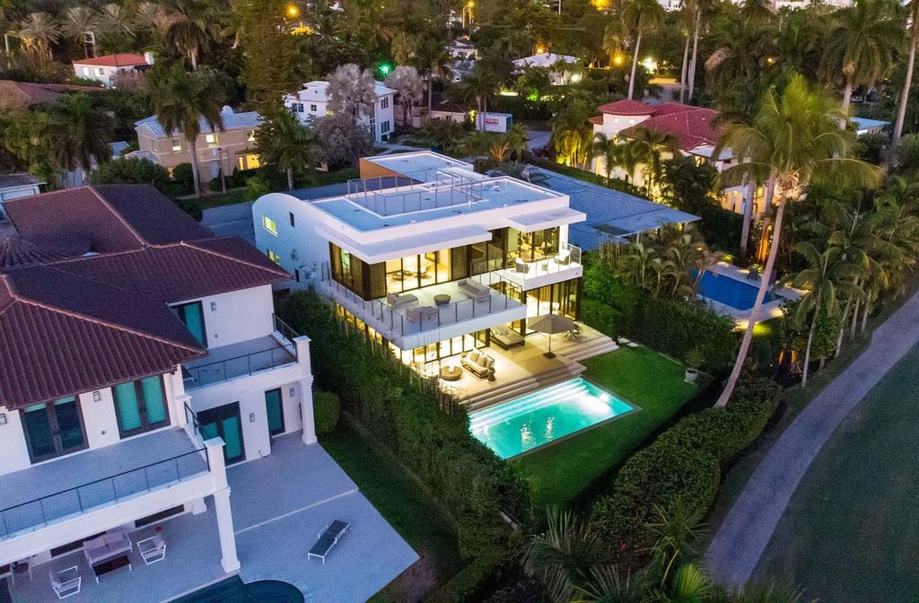 This-7250000-Miami-Beach-Home-with-Sweeping-Golf-Course-View-delivers-True-Luxury-Living-3