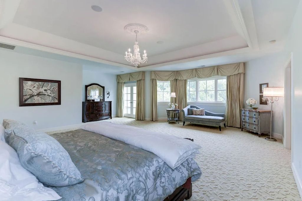 The Home in Virginia is a luxurious home designed for entertaining on a grand scalenow available for sale. This home located at 886 Chinquapin Rd, McLean, Virginia; offering 08 bedrooms and 10 bathrooms with 17,743 square feet of living spaces.