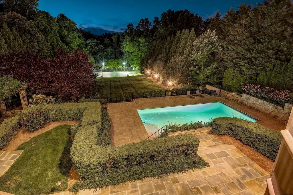 The Home in Virginia is a luxurious home designed for entertaining on a grand scalenow available for sale. This home located at 886 Chinquapin Rd, McLean, Virginia; offering 08 bedrooms and 10 bathrooms with 17,743 square feet of living spaces.