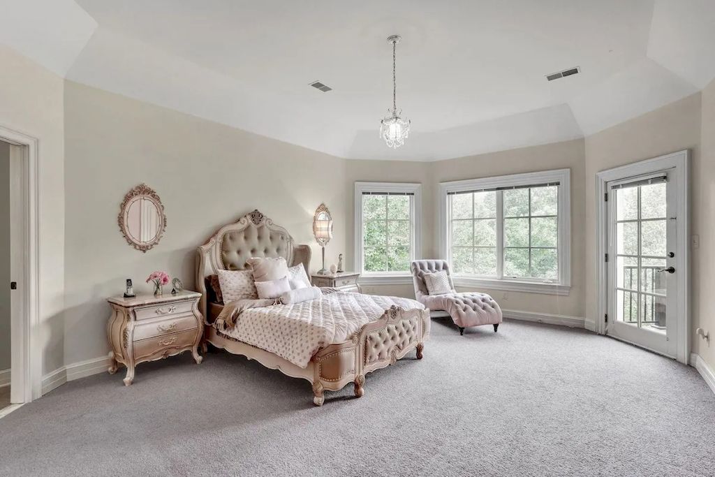 The Home in Virginia is a luxurious home designed for entertaining on a grand scalenow available for sale. This home located at 886 Chinquapin Rd, McLean, Virginia; offering 08 bedrooms and 10 bathrooms with 17,743 square feet of living spaces.