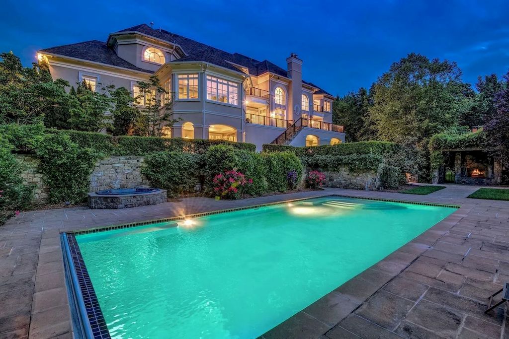 This-7500000-Palatial-Estate-Offers-Resort-style-Living-in-Virginia-32