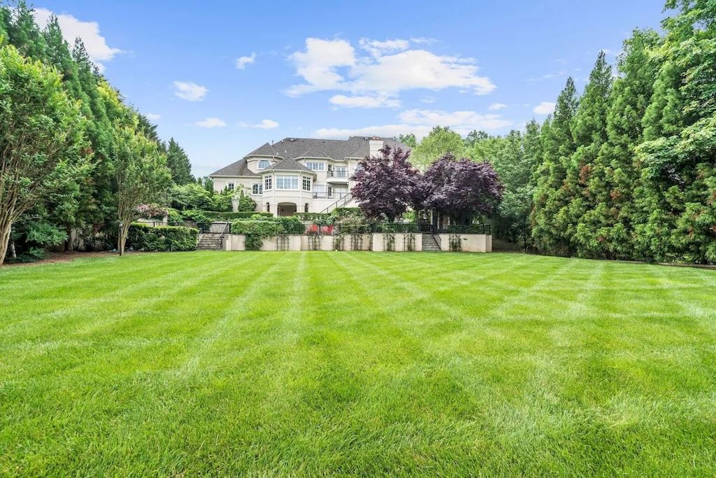 The Home in Virginia is a luxurious home designed for entertaining on a grand scalenow available for sale. This home located at 886 Chinquapin Rd, McLean, Virginia; offering 08 bedrooms and 10 bathrooms with 17,743 square feet of living spaces.